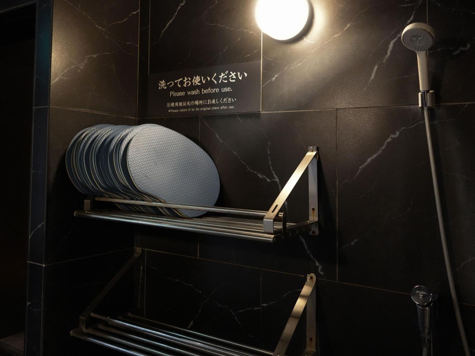 Rembrandt Cabin & Spa Shimbashi - Caters To Men Tokyo Exterior photo